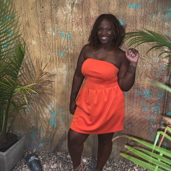 Meet your Poshers! - Picture 7 of 7